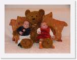 051129 Zwillinge mit Baer (07) * 512 x 384 * (102KB)